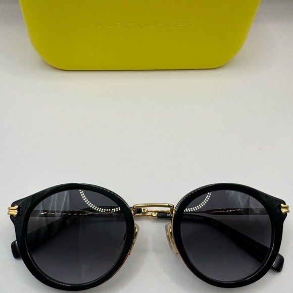 Marc Jacobs Sunglasses Black Frames with Gold Accents - Picture 3 of 4